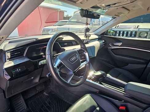 Used 2023 Audi e-tron Premium Plus w/ Premium Plus Package image 16