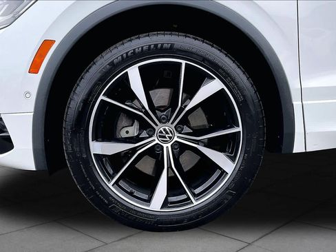 Used 2022 Volkswagen Tiguan SEL R-Line AWD/4WD image 11