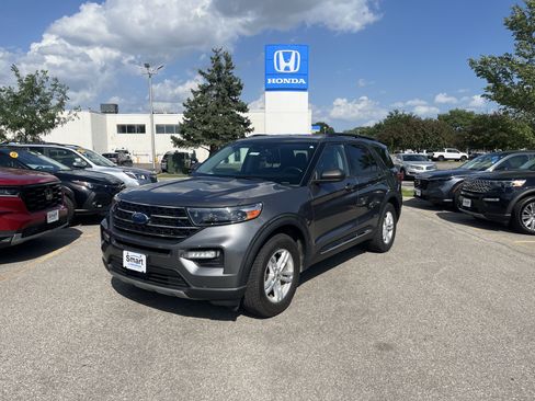 Used 2021 Ford Explorer XLT w/ Equipment Group 202A AWD/4WD image 1