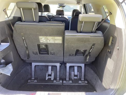 Used 2025 Kia Carnival image 16