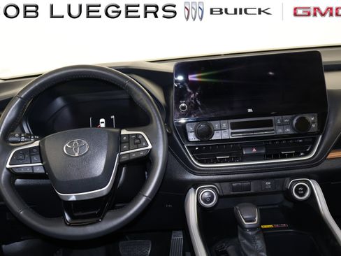 Used 2024 Toyota Grand Highlander XLE image 13