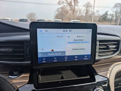 Used 2023 Ford Explorer Limited w/ Equipment Group 301A AWD/4WD image 17