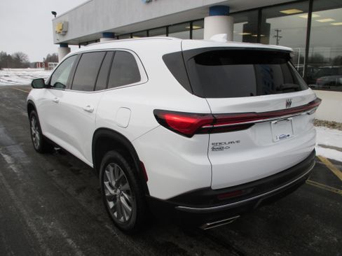 Used 2025 Buick Enclave Preferred image 4