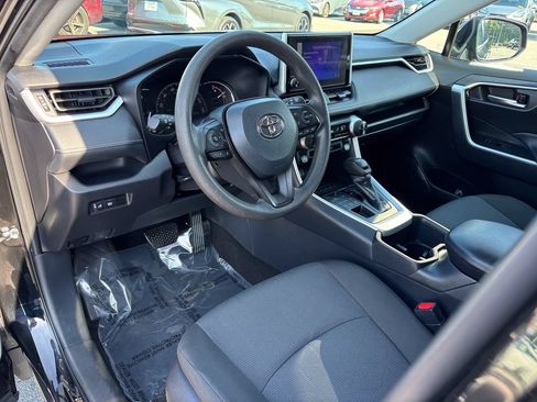Used 2025 Toyota RAV4 XLE AWD/4WD image 17
