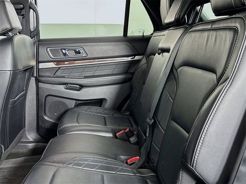Used 2017 Ford Explorer Platinum image 12