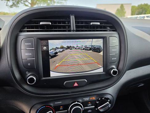 Certified 2025 Kia Soul LX w/ LX Technology Package FWD image 25