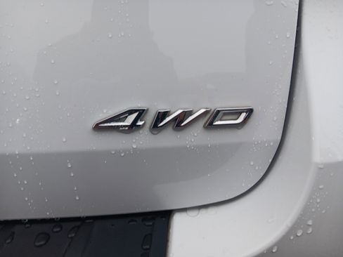 Used 2022 Ford Explorer XLT w/ Equipment Group 202A image 6