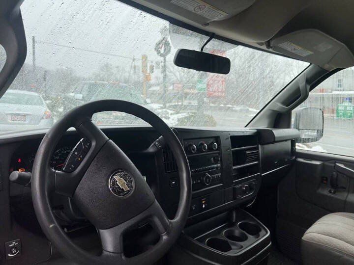 Used 2017 Chevrolet Express 3500 Extended RWD image 13