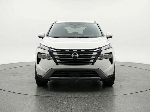 Used 2025 Nissan Rogue SV image 2