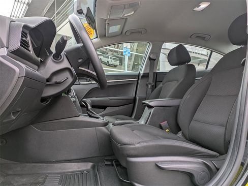 Used 2019 Hyundai Elantra SE w/ Cargo Package image 2