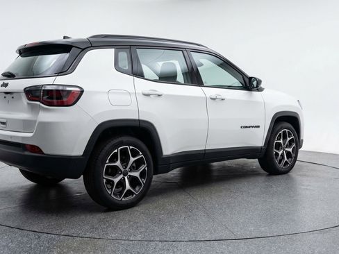 Used 2025 Jeep Compass Limited image 9