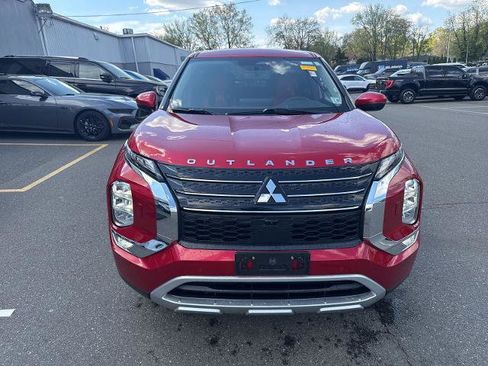 Used 2024 Mitsubishi Outlander SE image 2