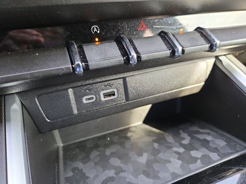 Used 2024 Chevrolet Colorado Trail Boss AWD/4WD image 33