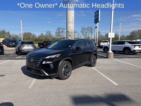 Used 2025 Nissan Rogue SV image 3