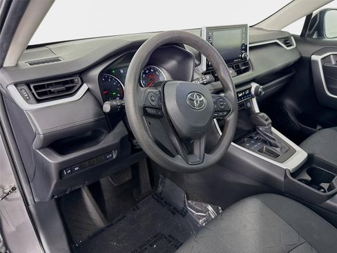 Used 2020 Toyota RAV4 XLE w/ Convenience Package FWD image 10