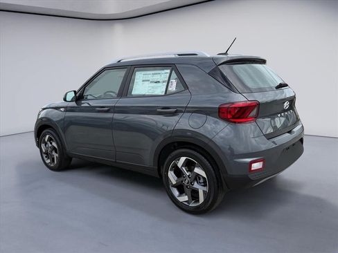New 2026 Hyundai Venue SEL FWD image 3