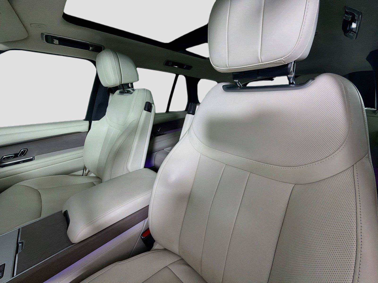 Certified 2025 Land Rover Range Rover SE AWD/4WD image 21