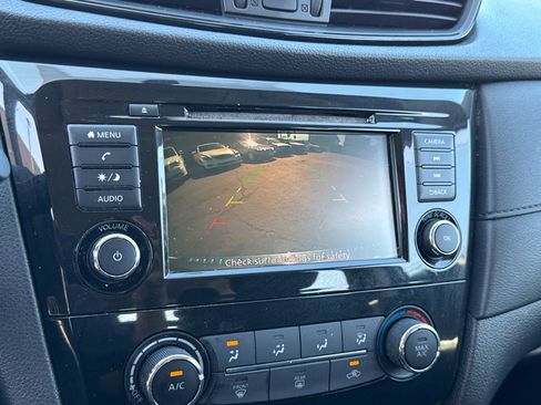 Used 2018 Nissan Rogue S FWD image 18