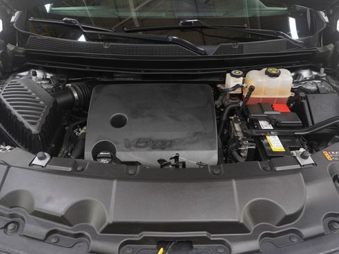 Used 2023 Chevrolet Traverse LT image 28