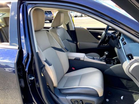 Used 2020 Lexus ES 350 w/ Premium Package image 9