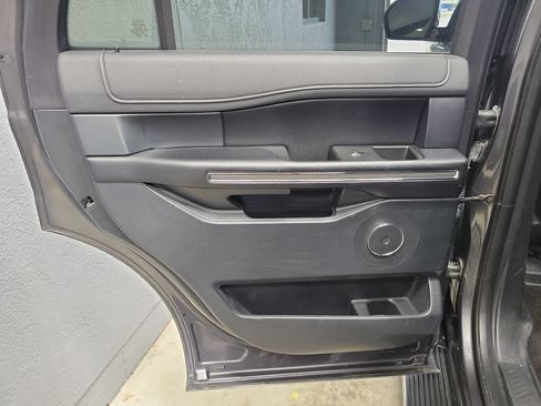 Used 2020 Ford Expedition XLT w/ Equipment Group 202A AWD/4WD image 19
