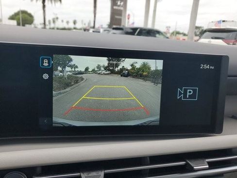 Certified 2025 Hyundai Tucson SE image 30