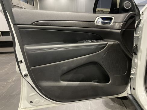 Used 2018 Jeep Grand Cherokee Laredo image 14