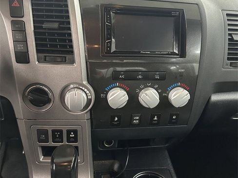 Used 2010 Toyota Tundra 4x4 Double Cab image 18