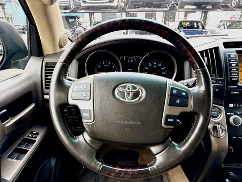 Used 2011 Toyota Land Cruiser w/ Upgrade Pkg AWD/4WD image 16