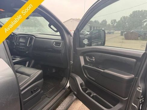 Used 2019 Nissan Titan SL AWD/4WD image 12