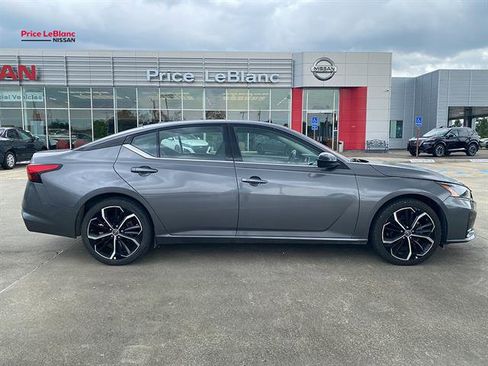 Used 2025 Nissan Altima 2.5 SR FWD image 8