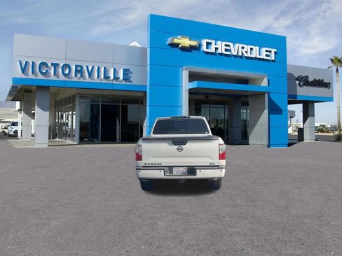 Used 2017 Nissan Titan SL image 6