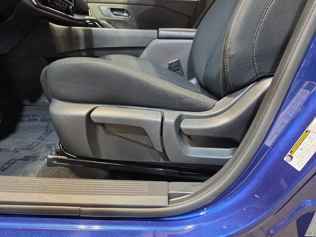 Used 2023 Nissan Rogue S AWD/4WD image 14