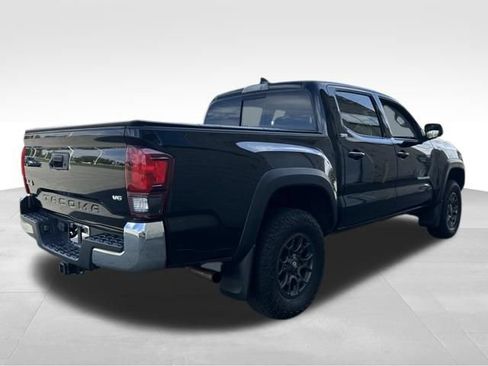 Used 2018 Toyota Tacoma SR5 AWD/4WD image 5