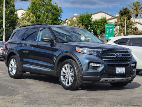 Certified 2023 Ford Explorer XLT w/ Equipment Group 202A RWD image 1