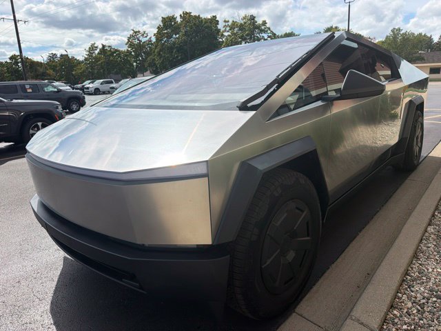 Used 2026 Tesla Cybertruck AWD Crew Cab image 10