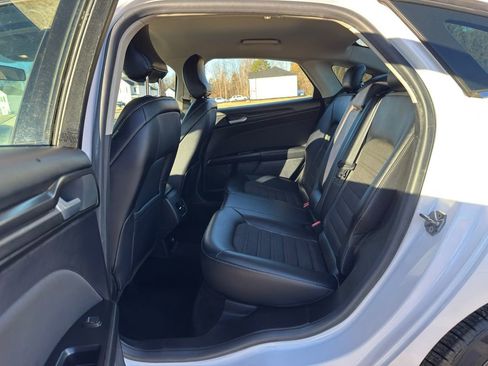 Used 2018 Ford Fusion SE w/ Equipment Group 201A image 17