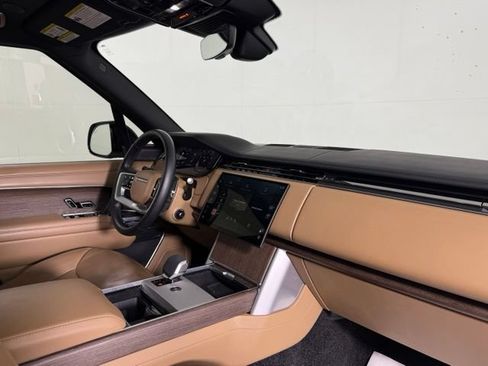 Used 2025 Land Rover Range Rover SE AWD/4WD image 23