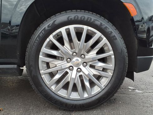 Used 2023 Chevrolet Suburban High Country image 9