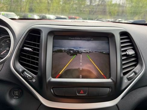 Used 2014 Jeep Cherokee Trailhawk w/ Comfort/Convenience Group AWD/4WD image 14