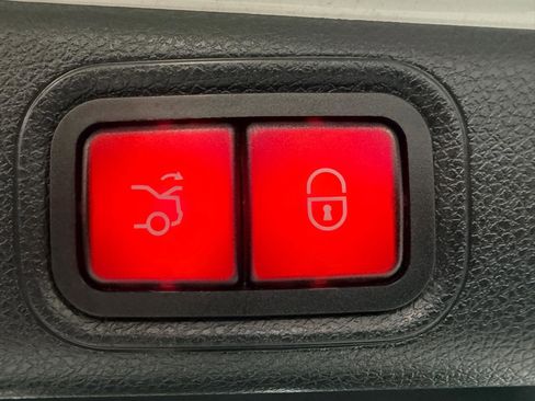 Used 2018 Mercedes-Benz E 300 image 22