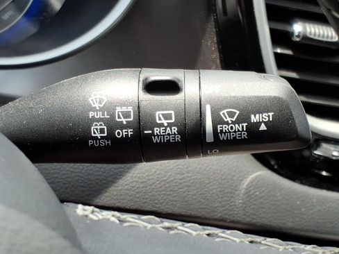 Used 2024 Chrysler Pacifica Touring-L FWD image 19