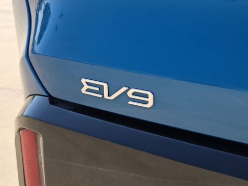 Certified 2024 Kia EV9 GT-Line AWD/4WD image 11