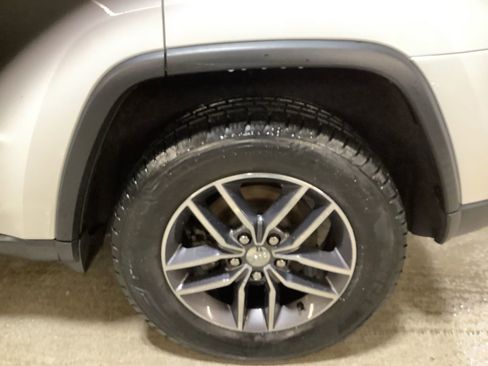 Certified 2018 Jeep Grand Cherokee Limited image 13