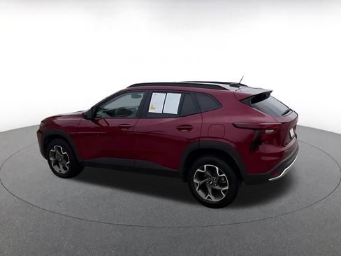 Used 2025 Chevrolet Trax LT FWD image 10