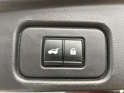 Used 2023 Nissan Pathfinder SL image 42