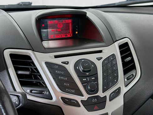 Used 2013 Ford Fiesta SE image 19