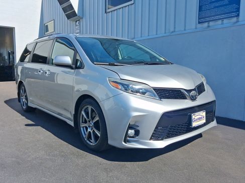 Used 2019 Toyota Sienna SE FWD image 7