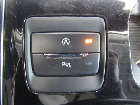 Used 2020 Ford Edge Titanium image 55