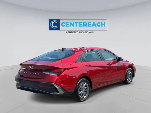 Used 2024 Hyundai Elantra SEL FWD image 5